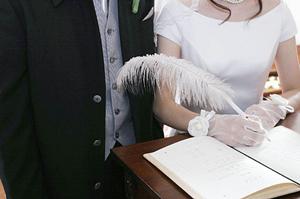 高品質な婚約指輪を選ぶための完全ガイド:価格、デザイン、アフターサービスのポイントを徹底解説!